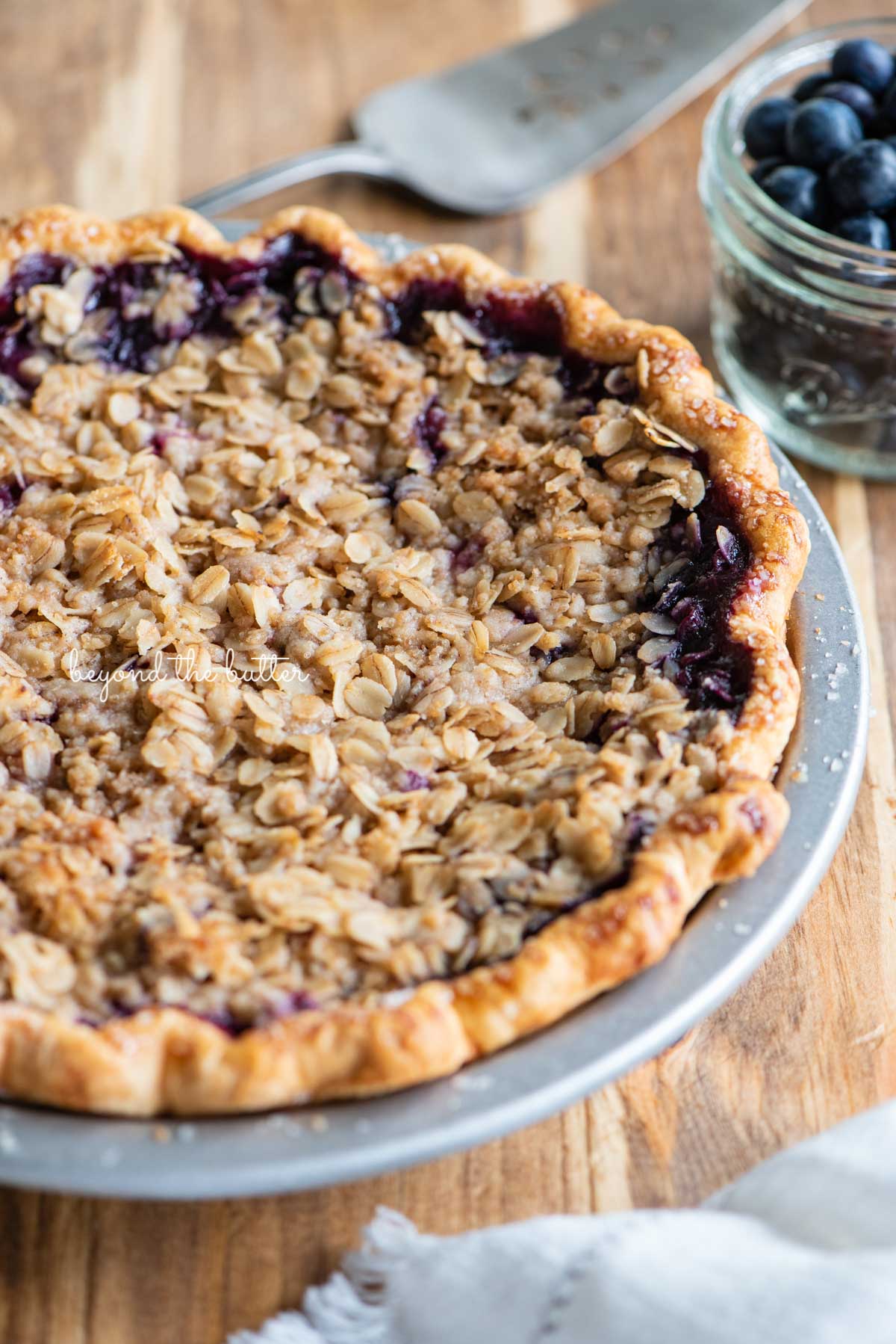 Just baked blueberry crumble pie | © Luyiz®
