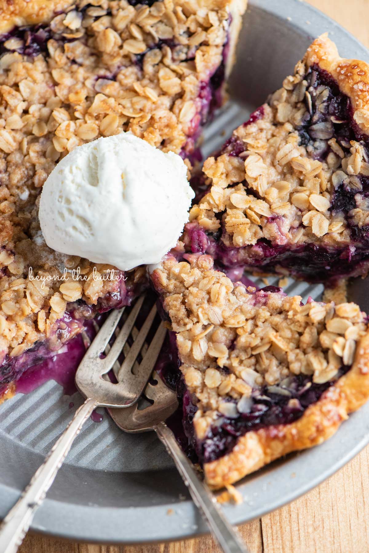 Blueberry Crumble Pie with Brown Sugar Topping