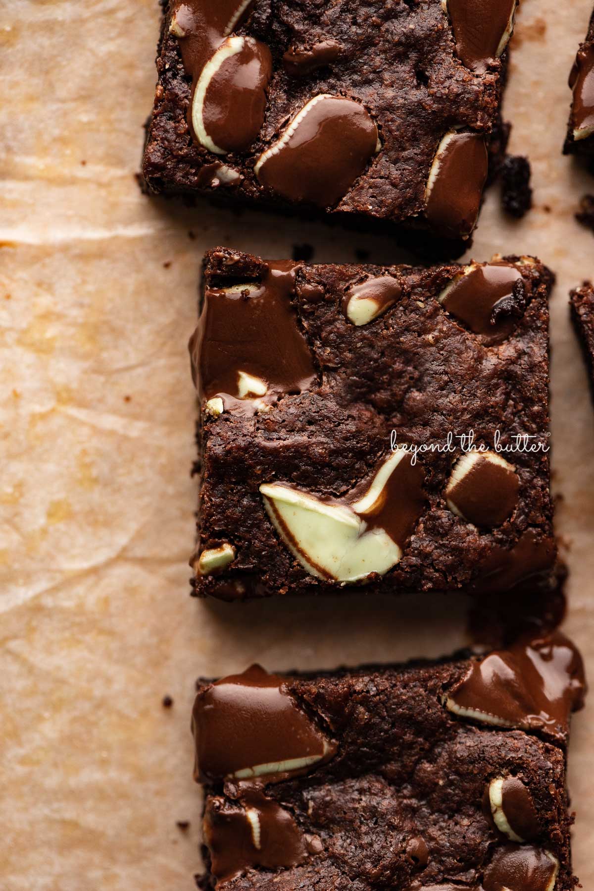 Double chocolate brownies on brown parchment paper background | © Luyiz®