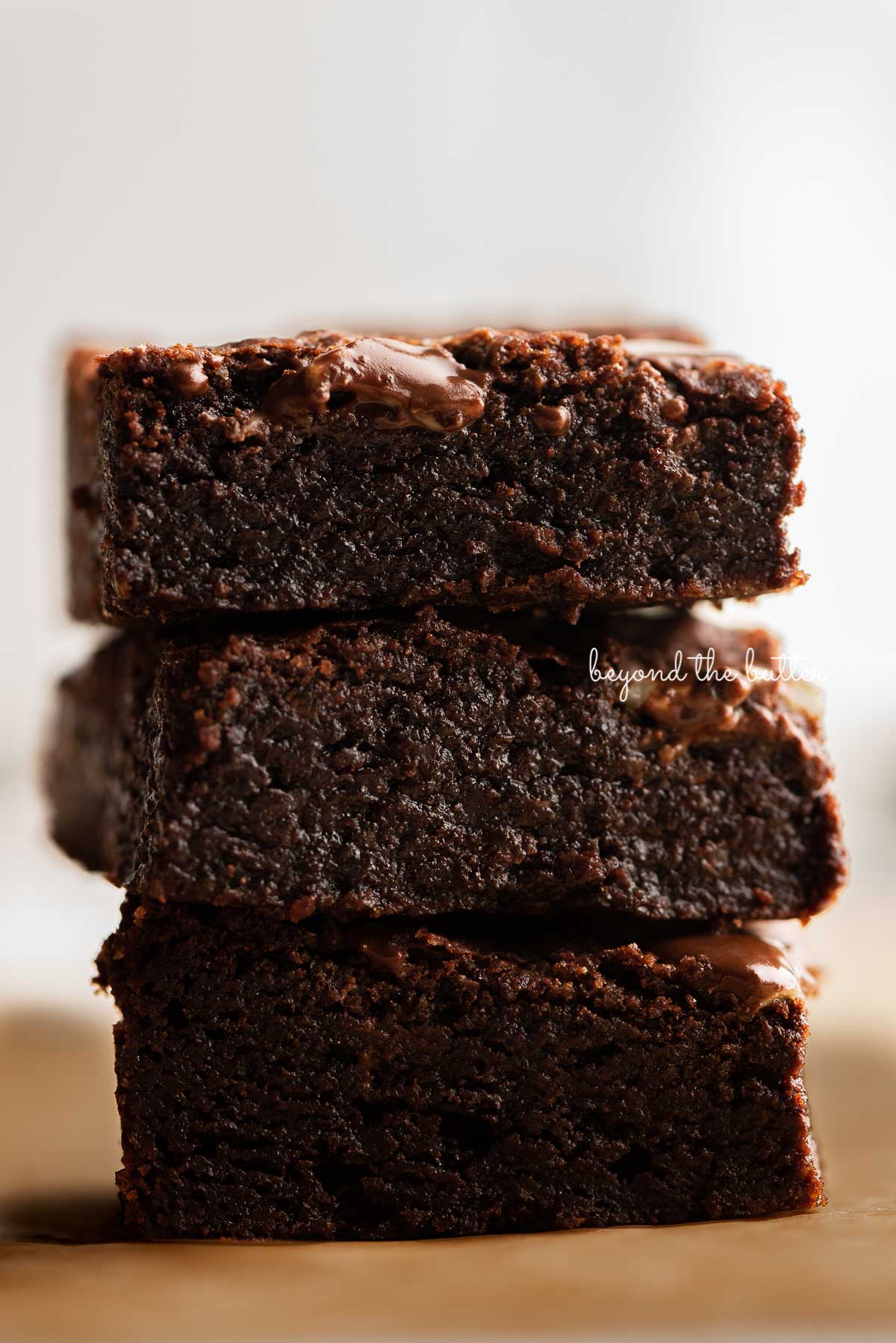 Stacked mint chocolate brownies on brown parchment paper | © Luyiz®