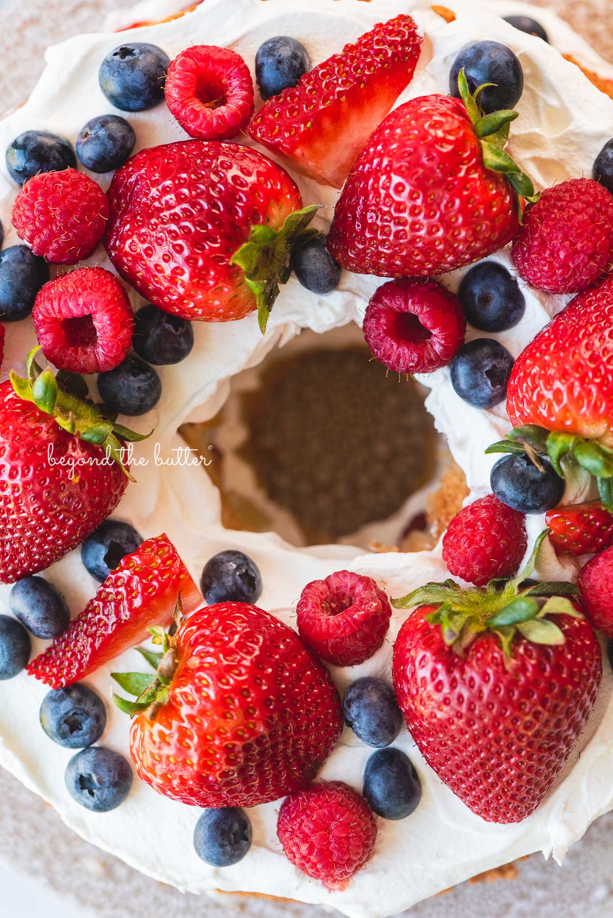 Homemade angel food cake with berries cloeup image | © Luyiz®