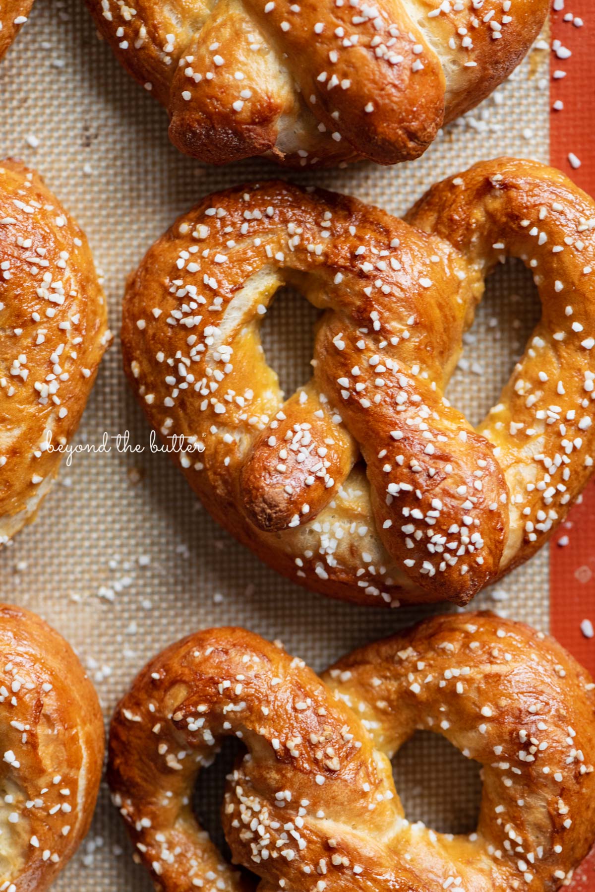 Homemade soft pretzels on a silicone baking mat and baking sheet | © Luyiz®