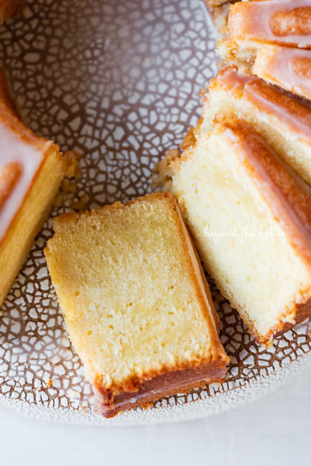 Sliced lemon cream cheese pound cake with a lemon glaze | © Luyiz®