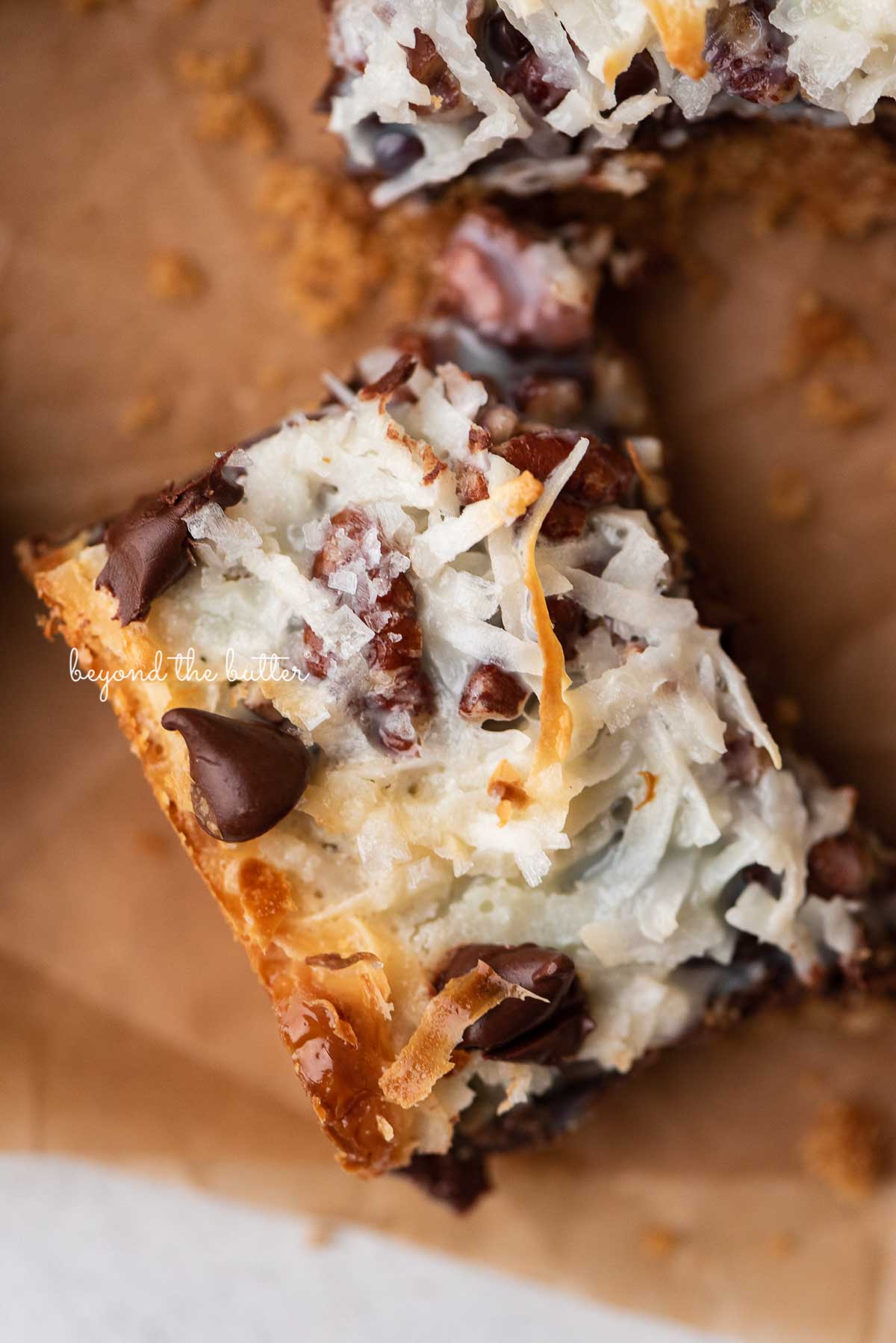 Magic cookie bars on brown parchment paper | © Luyiz®