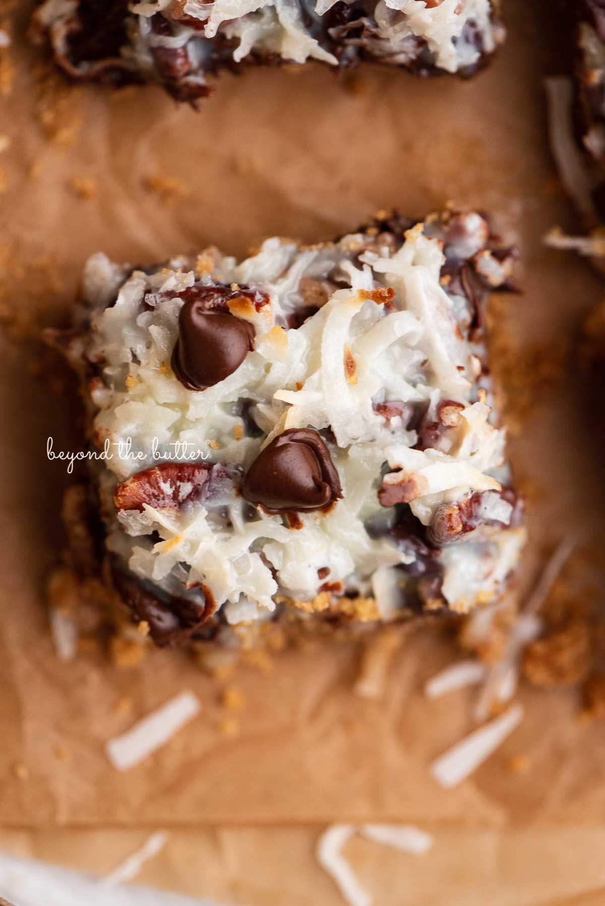 Magic cookie bars on brown parchment paper | © Luyiz®