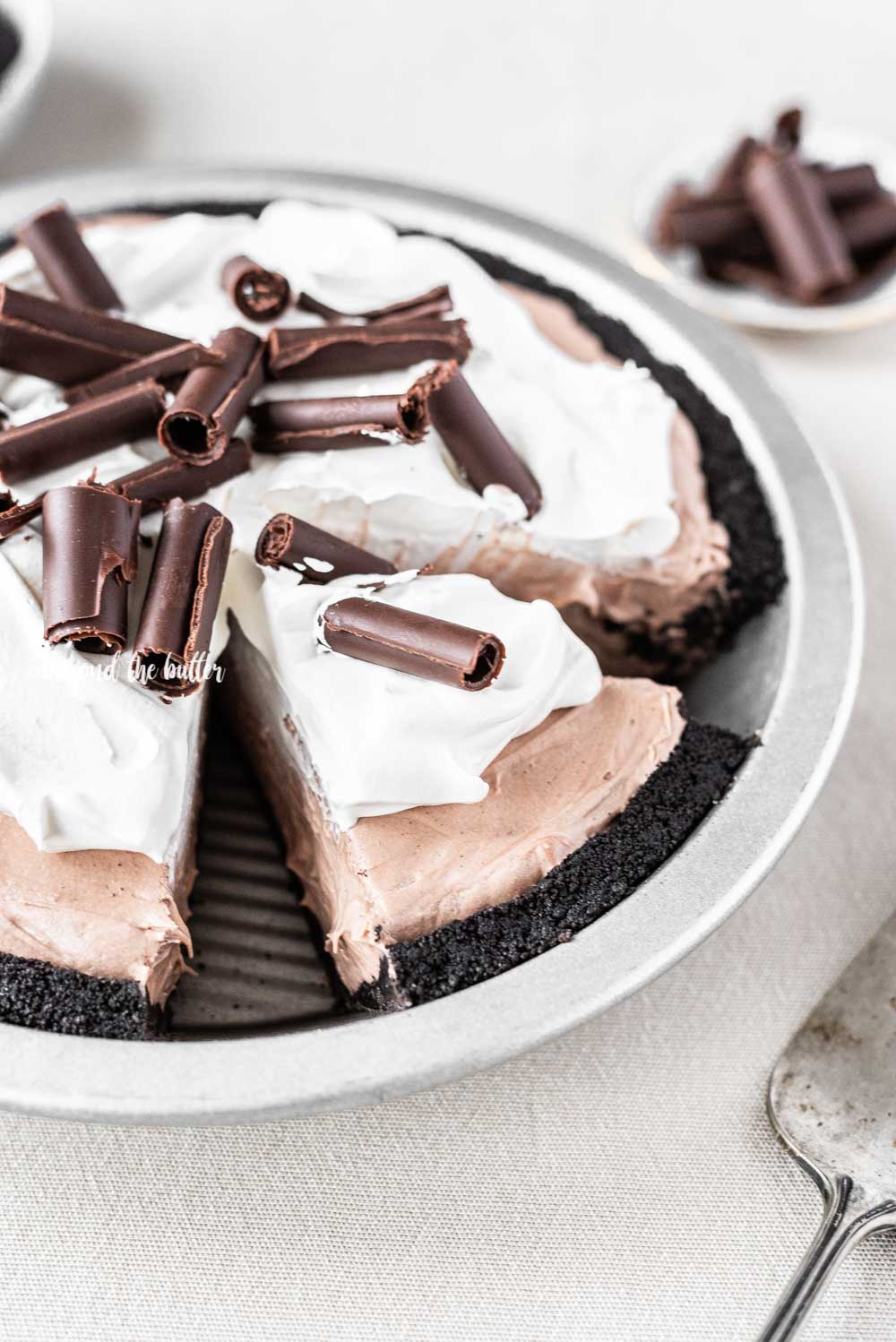 Easy No-Bake Chocolate Cream Pie with Wafer Crust