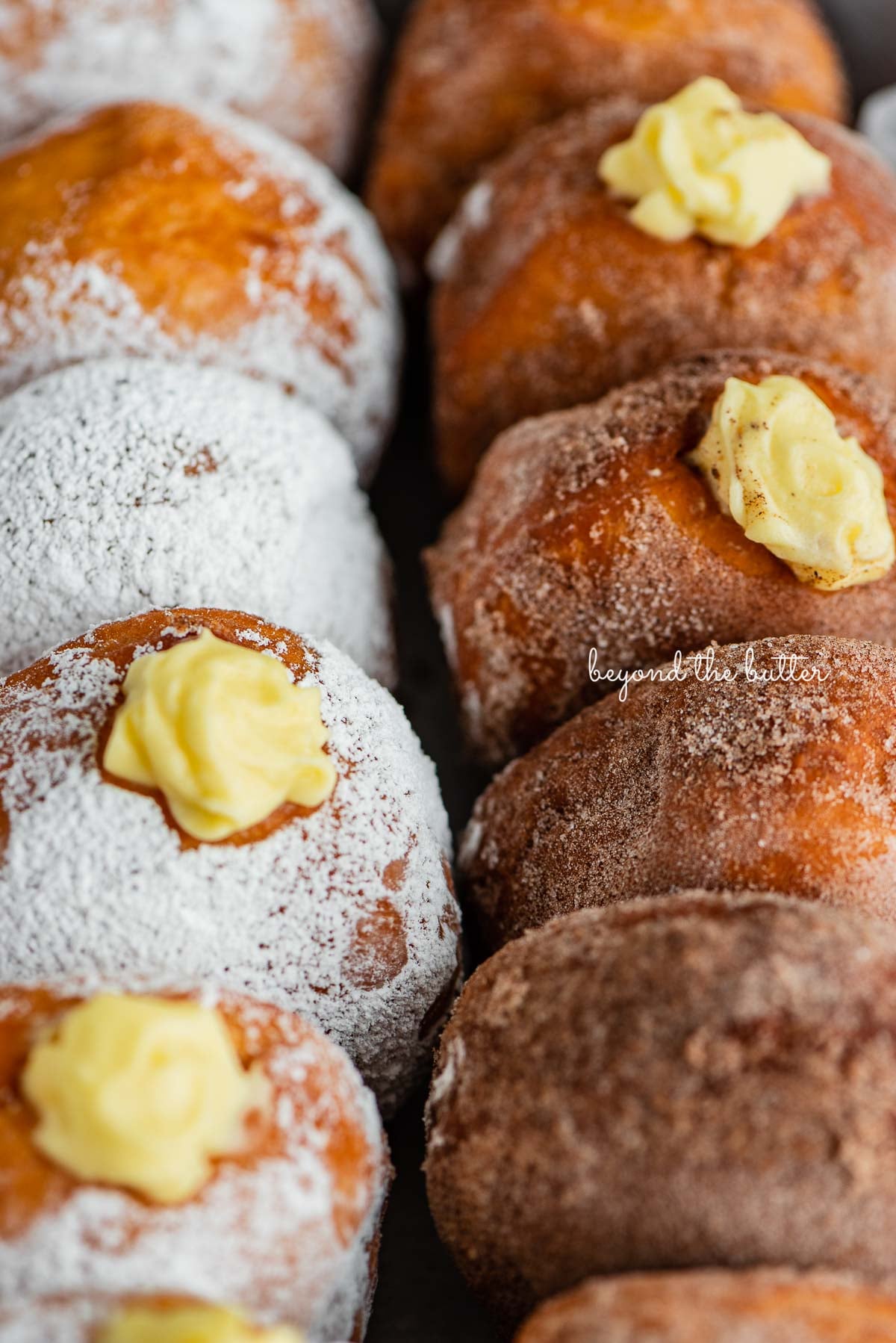 Homemade Pennsylvania dutch fasnacht doughnuts filled with pastry cream | © Luyiz®