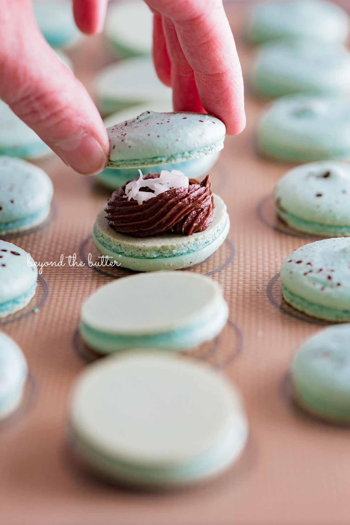 Sandwiching a robin's egg macaron shell together with another macaron shell | All images © Luyiz®