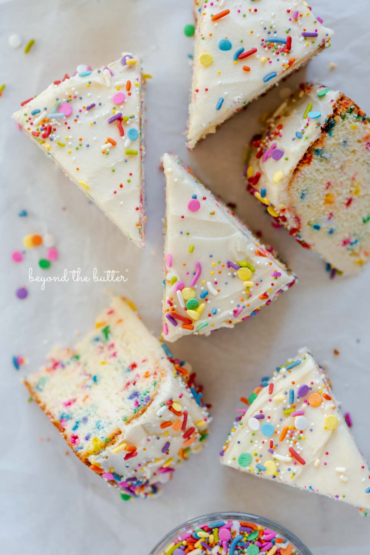 Slices of single layer funfetti cake from Luyiz | All images © Luyiz®