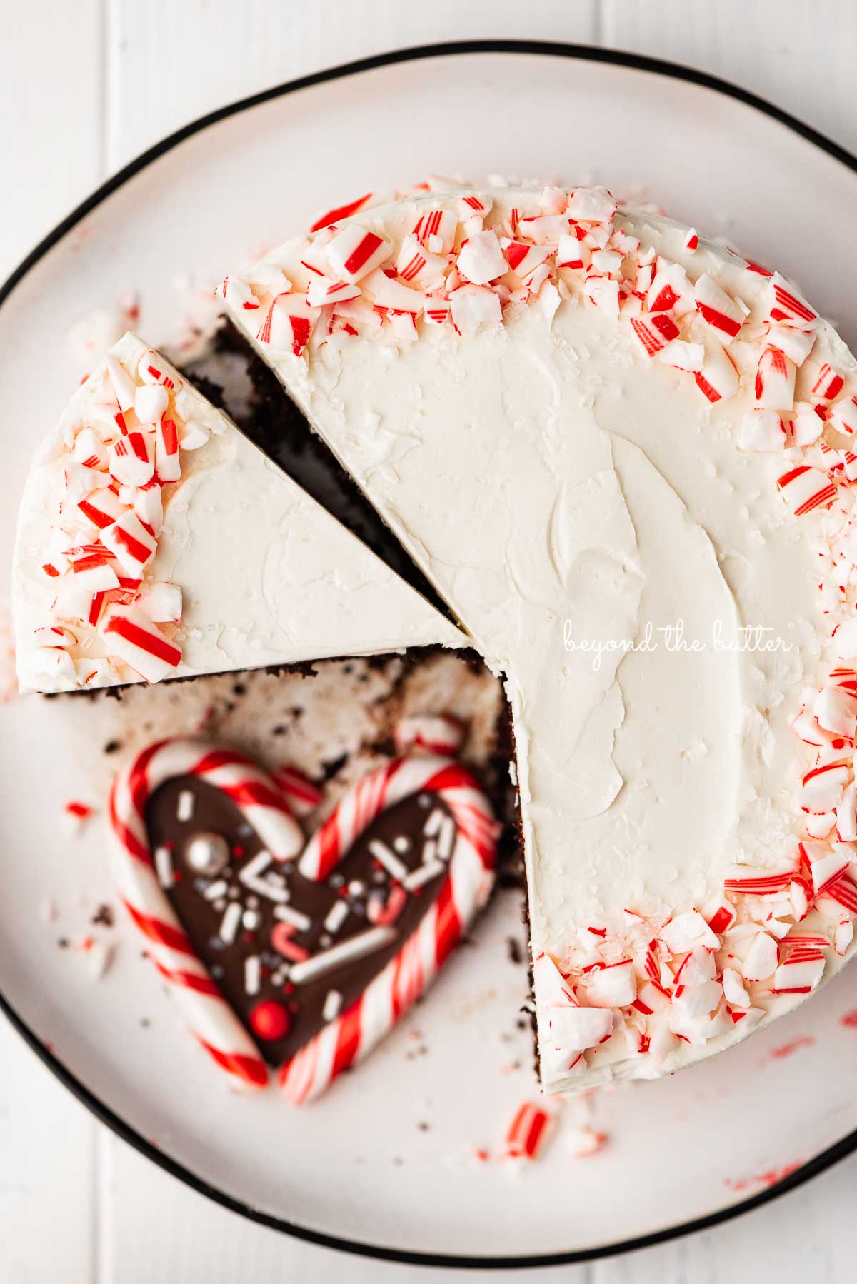 Single layer chocolate peppermint cake sliced with candy cane heart placed on the dessert plate | © Luyiz®