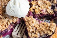 Blueberry Crumble Pie Recipe with Crunchy Oat Topping
