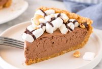 Decadent Rocky Road Pie Recipe: Chocolate, Marshmallows & Nuts