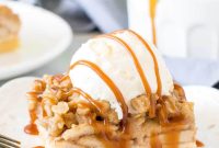 Chewy Apple Crisp Bars with Cinnamon Streusel