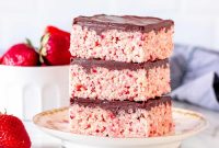 Strawberry Rice Krispie Treat Recipe: Fresh, Fruity Marshmallow Bars