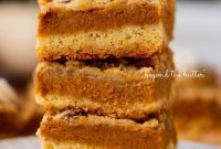Pumpkin Pie Bars with Creamy Cinnamon Filling