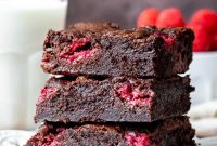 Decadent Raspberry Swirl Brownies: Fudgy Chocolate Raspberry Bars