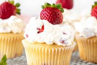 Strawberry Cream Cupcakes Recipe: Light, Fresh & Frosted