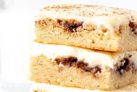Cinnamon Roll Blondies Recipe — Gooey Swirl Dessert Bars