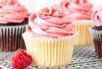 Raspberry Buttercream Frosting: Fresh vs Frozen Berries for Flavor