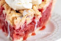 Classic Strawberry Rhubarb Pie Recipe for Perfect Spring Baking