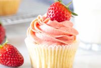 Vanilla Cupcakes with Fresh Strawberry Buttercream Frosting