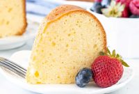 Decadent Cream Cheese Pound Cake Recipe with Vanilla Glaze