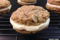 Brown Butter Oatmeal Sandwich Cookies with Creamy Filling
