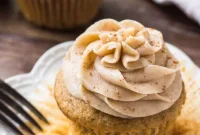 Spice Cake Cupcakes with Cinnamon Cream Cheese Frosting
