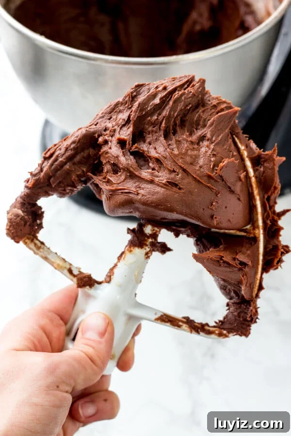 Decadent Chocolate Cream Cheese Frosting Recipe for Cakes & Cupcakes 4 Chocolate cream cheese frosting recipe: easy, creamy & great for cupcakes