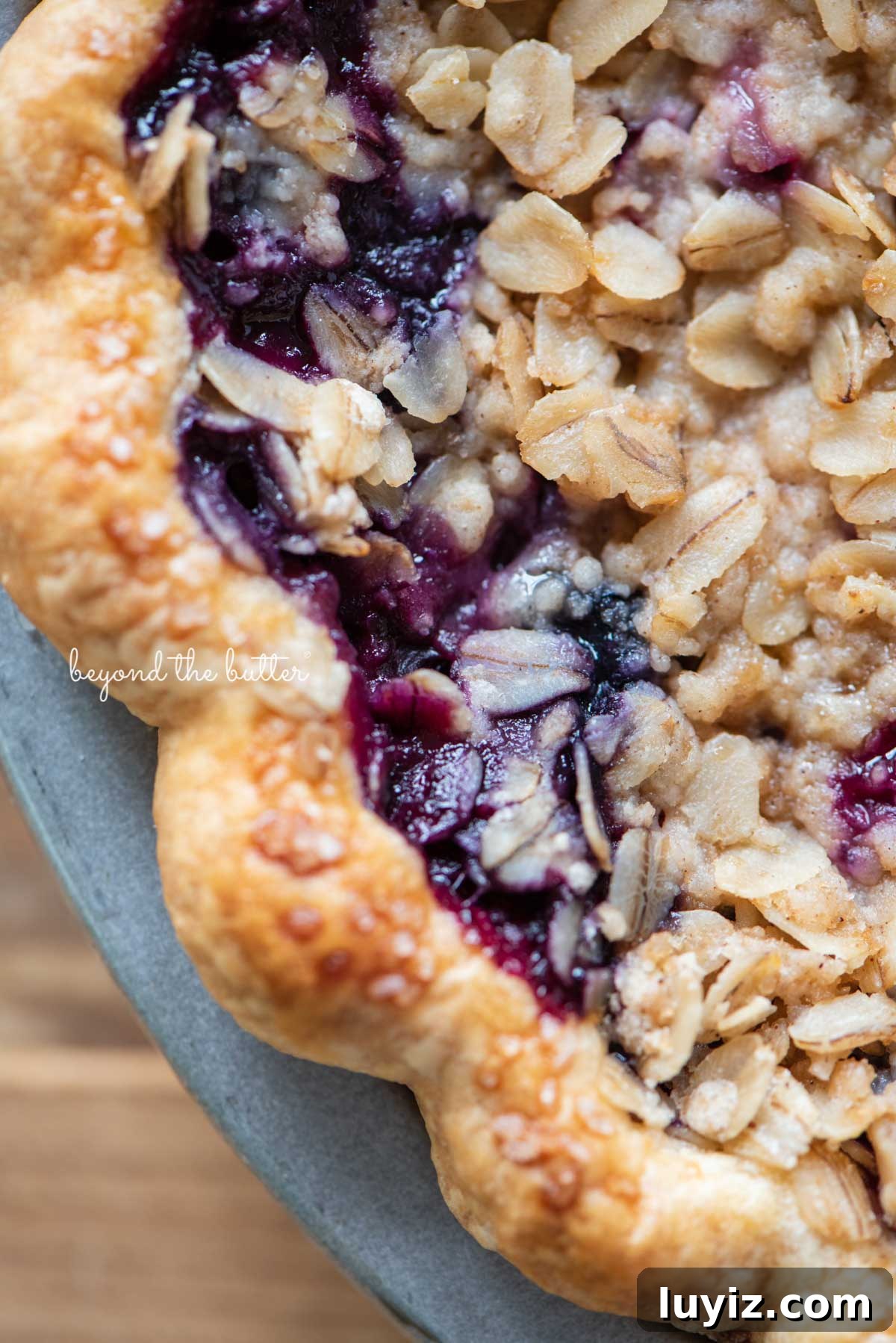 Blueberry Crumble Pie Recipe with Crunchy Oat Topping 6 Upclose image of blueberry crumble pie crust edge
