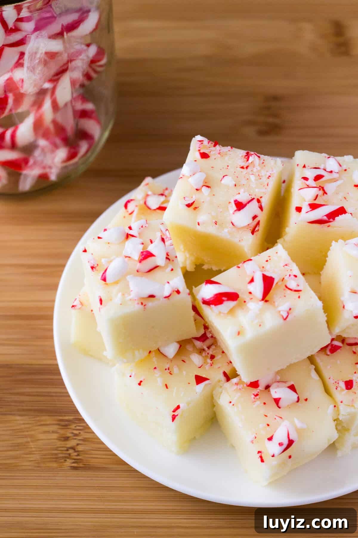 Creamy White Chocolate Peppermint Fudge Recipe 4 Creamy White Chocolate Peppermint Fudge. So delicious & perfect for the holidays - it makes a decadent, delicious gift! www.justsotasty.com