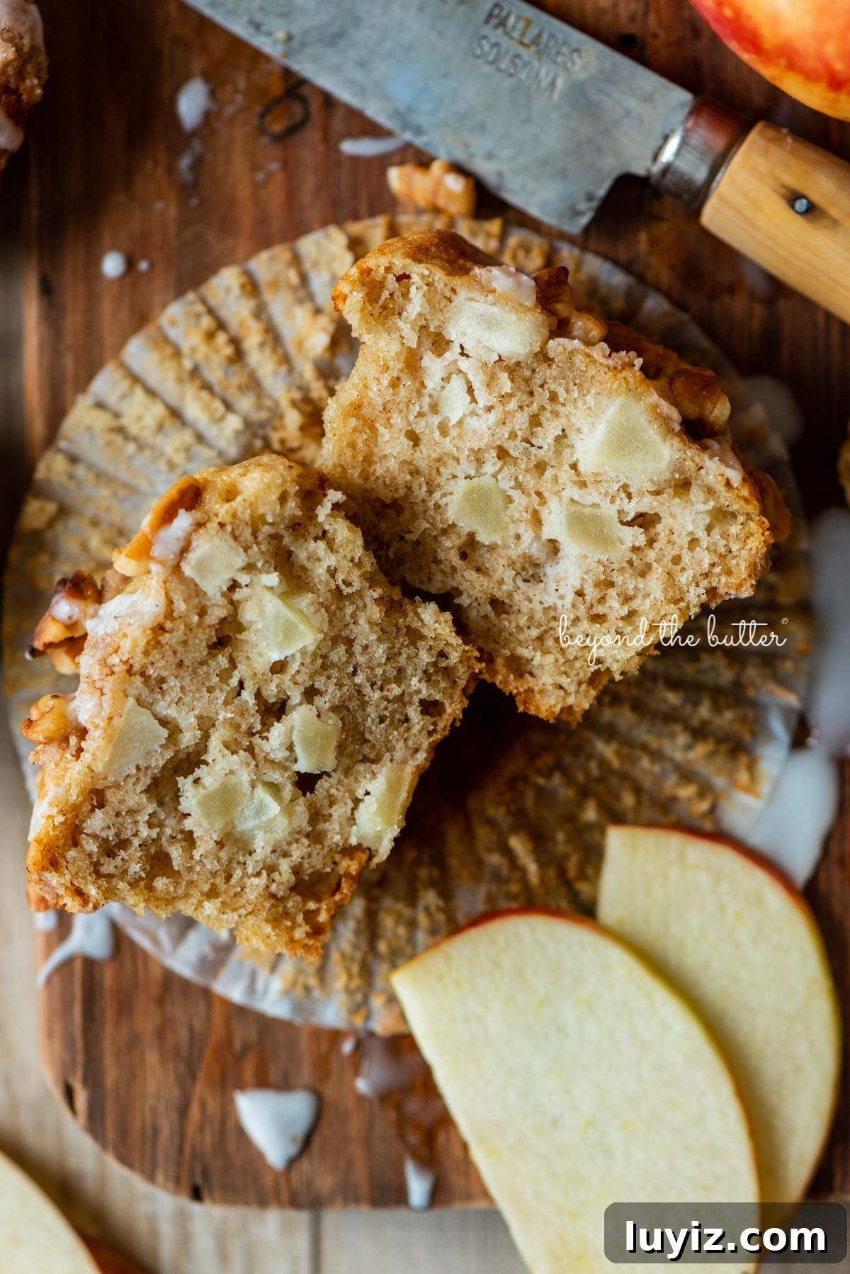 Apple Cinnamon Streusel Muffins Recipe with Crunchy Topping 4 Sliced apple cinnamon streusel muffin on a wood cutting board with sliced apples