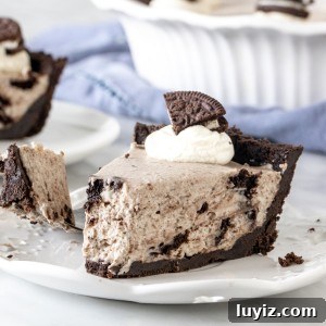 Irresistible Oreo Chocolate Pie Recipe: Creamy No-Bake Dessert 6 Slice of Oreo pie on a plate