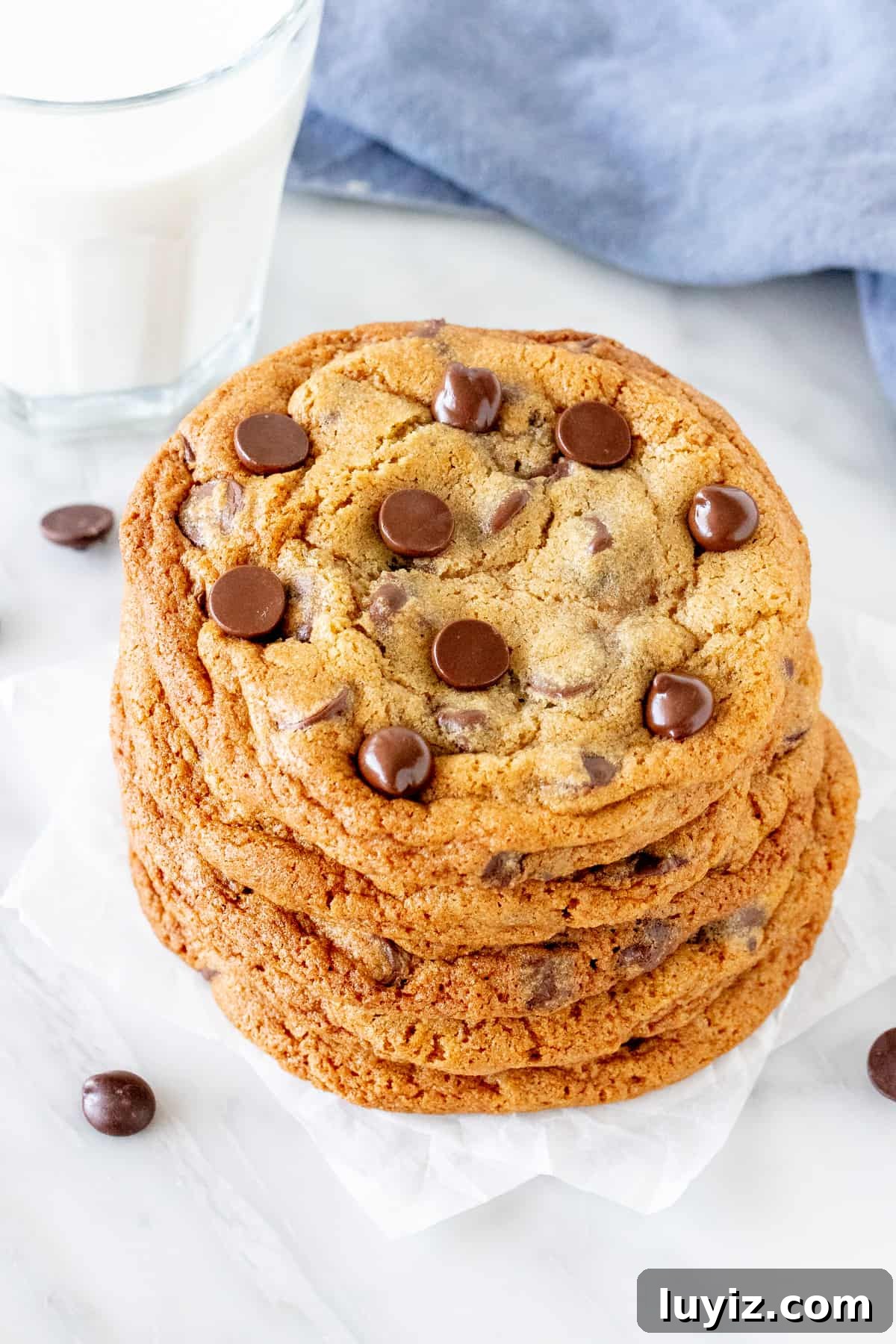 Bakery-Style Chocolate Chip Cookies: Soft, Chewy, and Irresistible 5 Bakery style chocolate chip cookies stacked one on top of another.