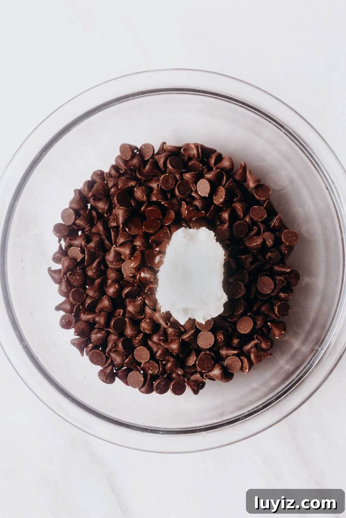 Homemade Thin Mints Recipe: Crisp Chocolate Mint Cookies 11 Melting semi sweet chocolate chips, coconut oil, and peppermint extract into a large microwaveable bowl.