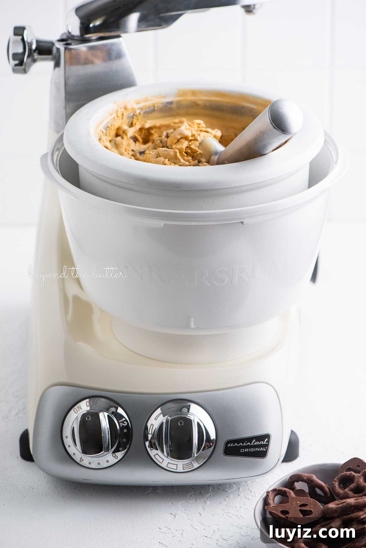Dulce de Leche Ice Cream with Chocolate-Covered Pretzels 4 Dulce de leche ice cream made in an Ankarsrum Assistent Original with the ice cream maker attachment