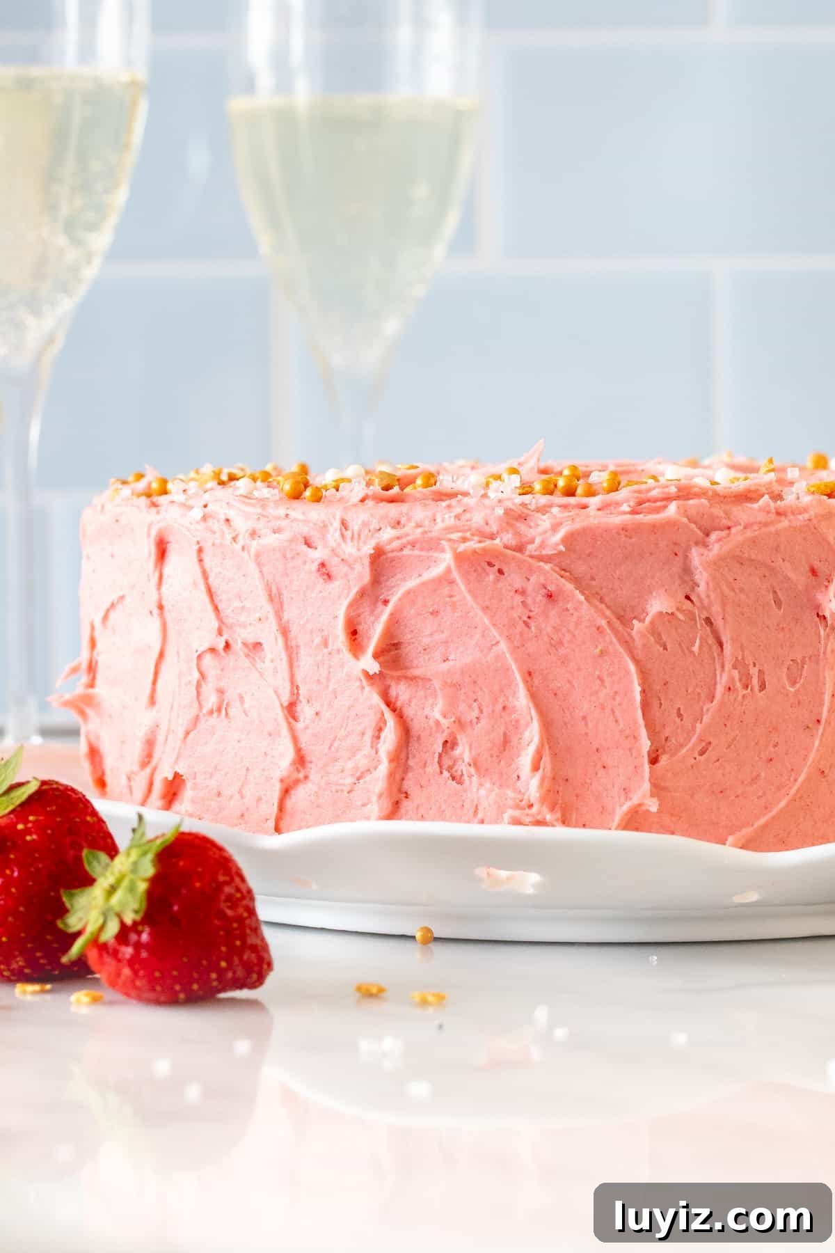 Strawberry Champagne Layer Cake Recipe for Celebrations 2 Strawberry champagne cake with 2 glasses of champagne