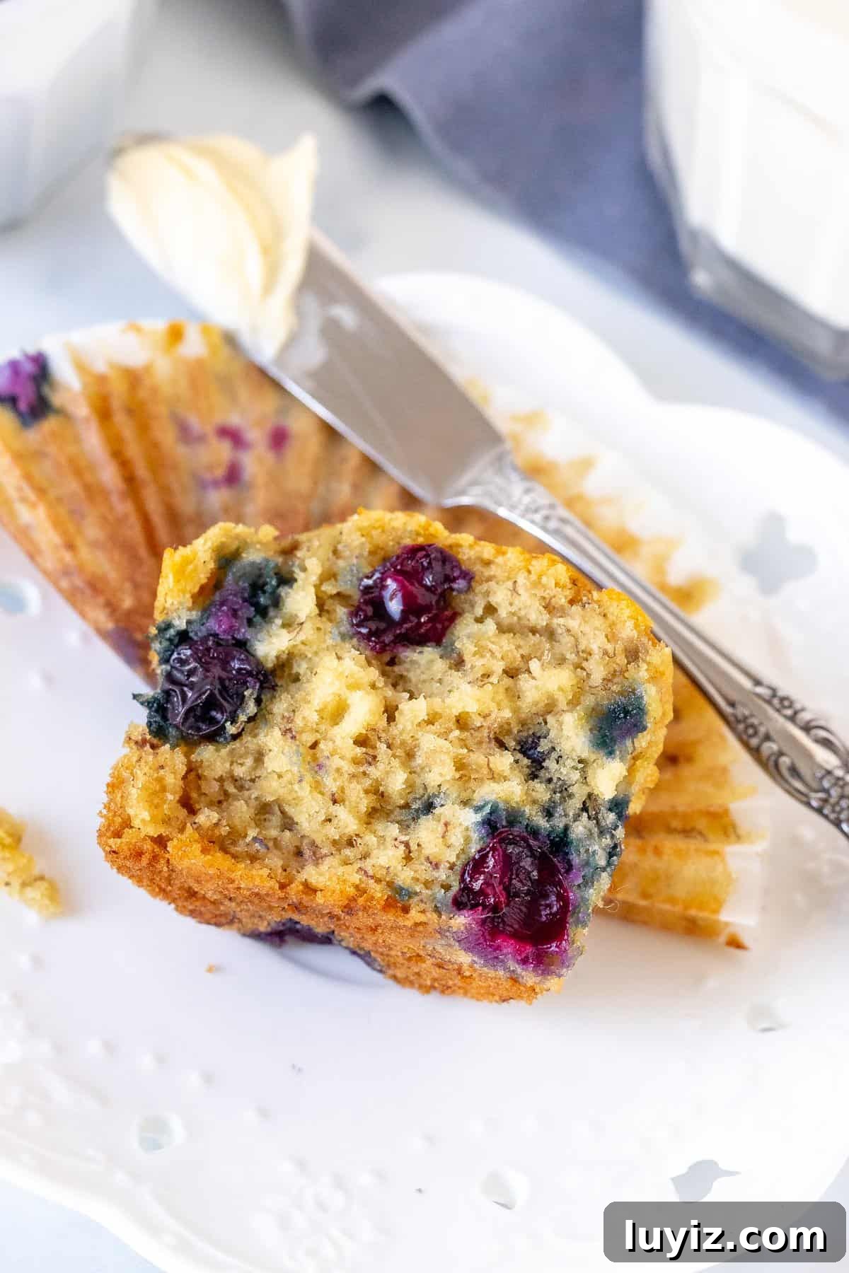 Moist Banana Blueberry Muffins with Crunchy Streusel 6 Banana muffin with blueberries broken in half