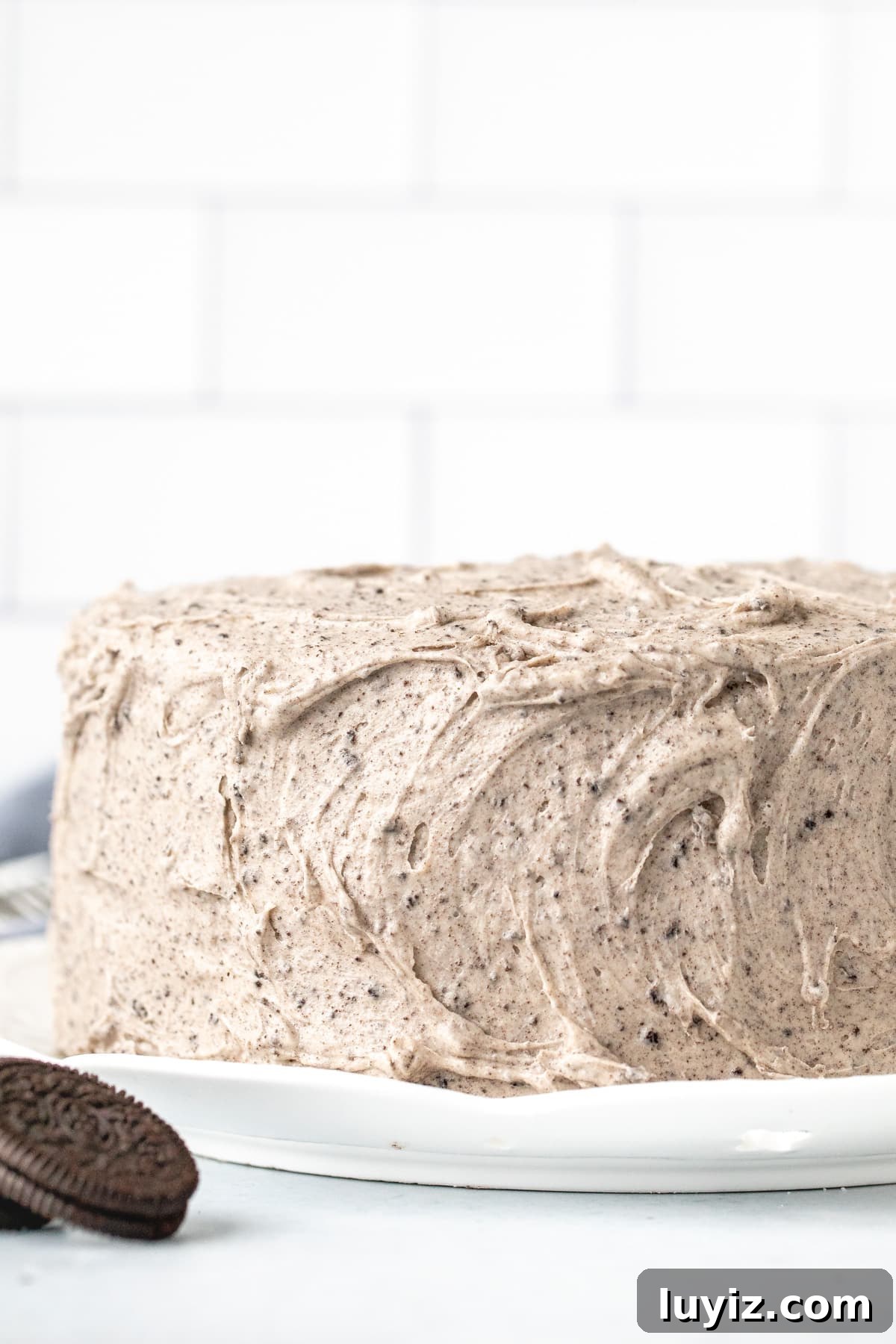 Thick Creamy Oreo Frosting Recipe: Rich No-Bake Cookie Icing 4 Cake frosted with cookies and cream frosting