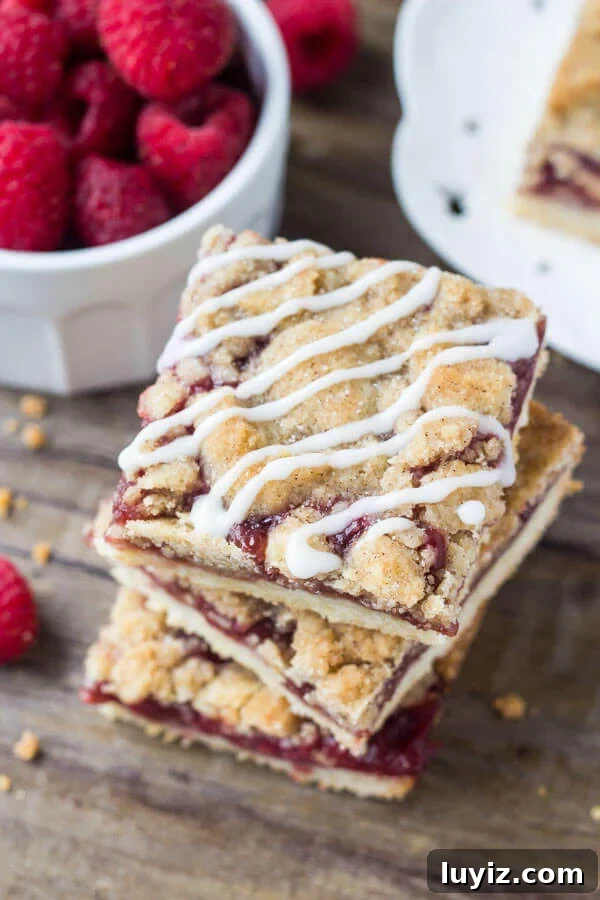 Chewy Raspberry Crumble Bars with Oat Streusel 3 Raspberry Crumble Bars. These Raspberry Crumble Bars are filled with juicy berries, crunchy crumble & have a delicious hint of cinnamon. Delicious with a spoonful of vanilla ice cream, or a drizzle of vanilla glaze!