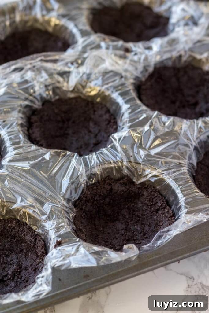 Mini No-Bake Chocolate Cheesecakes: Bite-Sized Dessert Recipe 3 Mini no bake chocolate cheesecakes have an Oreo cookie crust that's made in a muffin tin.