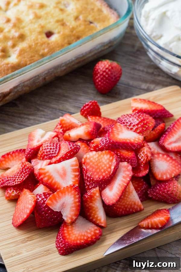 Homemade Strawberry Cake Recipe with Fresh Strawberries 4 Homemade strawberry cake made with fresh strawberries