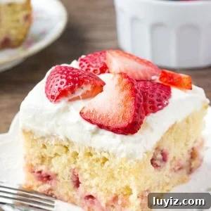 Homemade Strawberry Cake Recipe with Fresh Strawberries 6 Homemade strawberry cake is super moist, with a delicious vanilla flavor and bursting with fresh berries. Then it's covered with a sweetened whipped cream topping and even more strawberries.