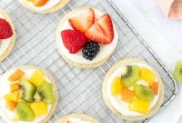 Mini Fruit Pizza Bites: Party Dessert Recipe